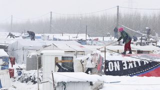 Стотици хиляди бежанци са застрашени от снежната <span class="highlight">буря</span> в Близкия Изток