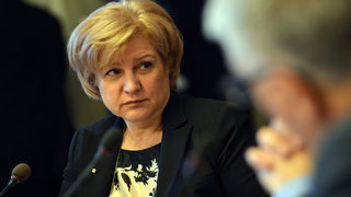 Странно е да не се отнеме лицензът на KPMG заради одита на КТБ, обяви Менда Стоянова (допълнена)