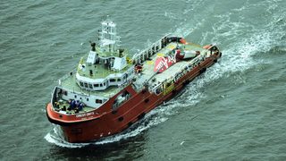Водолази откриха черната кутия на падналия самолет на <span class="highlight">AirAsia</span>, но не могат да я извадят