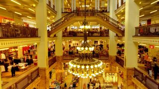 Фотогалерия: В търсене на гранд хотел "Будапеща"
