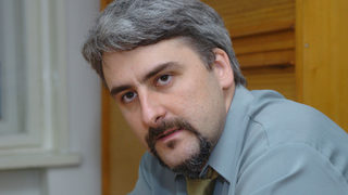 Институциите да отвръщат на критика с удар е опит за цензура, позната от сталинизма, според адвокат Кашъмов