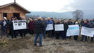 Видео: Жители на село Баня пак протестират срещу бъдещо депо за отпадъци