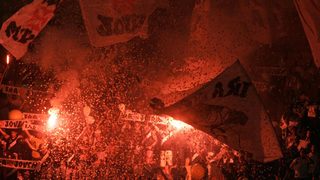 Бразилски футболен клуб плаши хулиганите с майки-стюарди