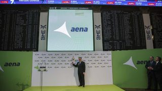 Испанският <span class="highlight">летищен</span> <span class="highlight">оператор</span> "Аена" направи успешен борсов дебют