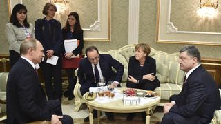 Преговорите за Украйна в Минск започнаха със среща само между лидерите