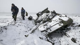Примирието в Украйна спря по средата