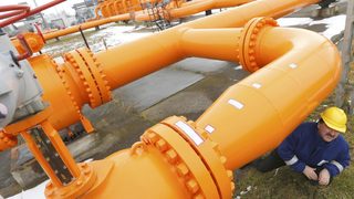 Еврокомисията предвижда контрол върху енергийните сделки на държавите членки