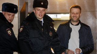 Алексей Навални получи 15 дни арест, тъй като раздавал листовки с призиви за протест