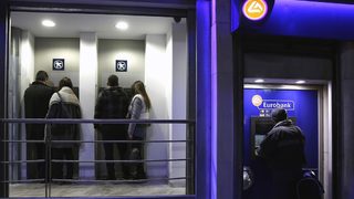 Тегленето на депозити от гръцки банки надхвърли 500 млн. евро на ден