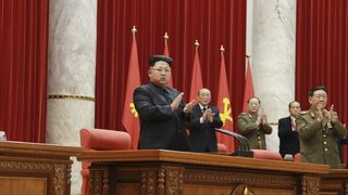 Северна Корея пусна първите багети, кани се да произвежда дъвки