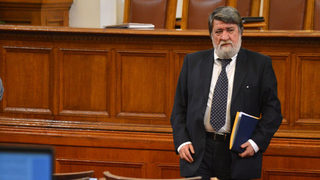 Вежди Рашидов се обяви против събарянето на паметника пред НДК