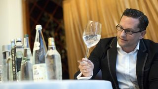 Фотогалерия: Какво е да си <span class="highlight">сомелиер</span> на... вода