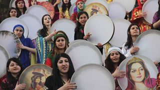 8 март - разговори, не рози