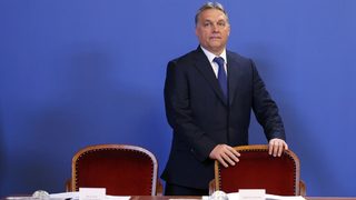 Враждата между Виктор Орбан и унгарския медиен магнат <span class="highlight">Лайош</span> <span class="highlight">Шимичка</span> се задълбочава
