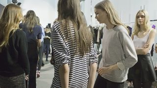Фотогалерия: Уверената жена на "<span class="highlight">Джон</span> <span class="highlight">Галиано</span>"