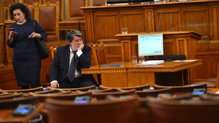 Цитат на деня: Улицата не може да ни държи непрекъснато на улицата