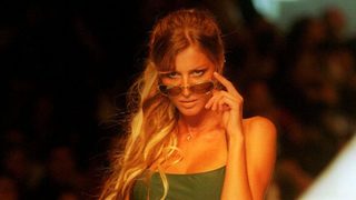Фотогалерия: Най-добре платеният "ангел" на модния подиум