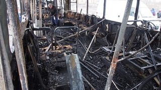 Тролейбус с пътници се запали във Варна, има пострадали (видео)