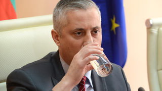 Лукарски няма да обжалва връщането на лиценза на "Дунарит"