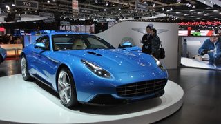 "Суперлегера" подобри "Ферари" F12