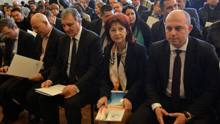 БДЦ - резервната патерица на властта