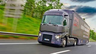 Камион със слънчеви панели консумира с над 20% по-малко гориво
