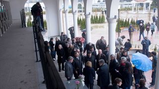 Вежди Рашидов се поклони пред обновената Алея на творците на Софийските гробища
