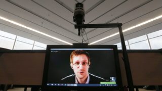 Едуард Сноудън разказа на американски комик как <span class="highlight">NSA</span> вижда интимните снимки на хората