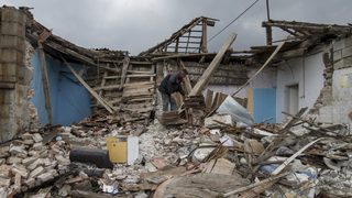 "Амнести" порица Белград за прахосване на 3.2 млн. евро европейски средства за заселване на ромски семейства