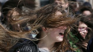 Жълт код за силен вятър е обявен за 12 области в Северна България