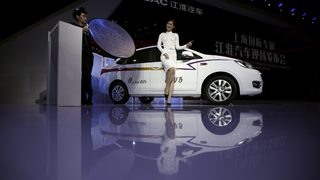 Фотогалерия: Консултантите на автосалона в Шанхай