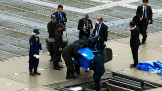Радиоактивен дрон се приземи върху кабинета на японския премиер