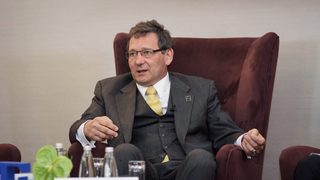 Ричард Цюндрич, финансист: Централните банки наливат пари и това създава големи проблеми