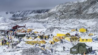 "Почти" приключи сезонът за катерене в Непал след трагедията