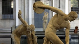 Рем Кулхас, Уес Андерсън и "Прада" откриват музей за изкуство в Милано