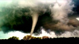 Видео: Торнадо в Северна Германия