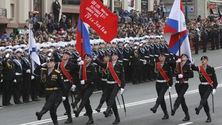 С грандиозен парад и без западните лидери Русия отбелязва Деня на победата