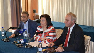 Кабинетът ще помага на млекарите с достъп до трети пазари, но не и с по-нисък ДДС