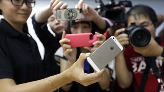Проблем в iMessage на <span class="highlight">Apple</span> води до блокиране на приложението заради SMS
