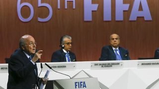 Преизбирането на Блатер притесни Европа, руснаците са доволни