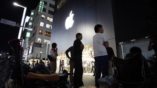 Уязвимост в компютрите на Apple позволява на хакери да ги превземат от разстояние