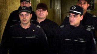 Влошеното здраве на <span class="highlight">Демби</span> му осигури домашен арест