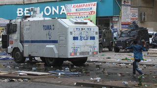 Взривове съпроводиха кюрдска демонстрация в Диарбекир
