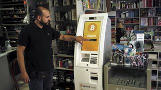 Капиталовият контрол кара все повече гърци да се обръщат към биткойн