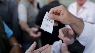Гърция удължава банковата ваканция със седмица, твърди "Ройтерс"
