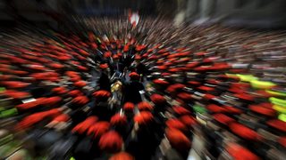 Фотогалерия: Да тичаш пред рогата на бика и още необичайни традиции от "<span class="highlight">Сан</span> <span class="highlight">Фермин</span>"