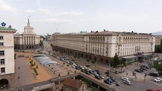 Три стъклени купола, но ниски ще има на столичното Ларго