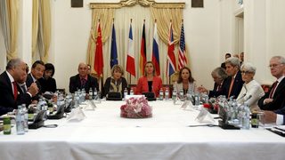 Година след ядреното споразумение, ентусиазмът в Иран прерасна в съмнение