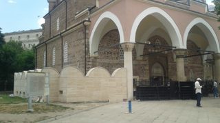 Джамията в София незаконно си пристроила външна тоалетна