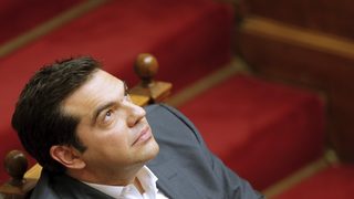 Гръцкият парламент одобри пакета строги икономии на фона на сблъсъци в Атина (видео)
